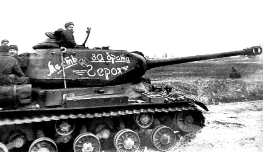 foto wwII USSR Soviet heavy breakthrough tank IS-2