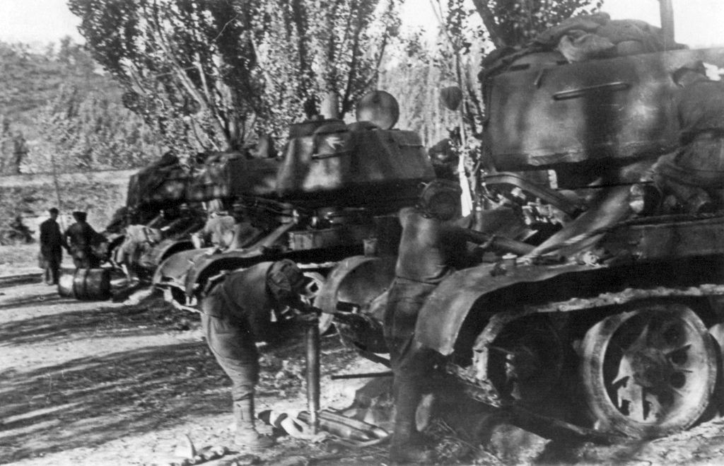 fotos WWII ВМВ Т-34/85 автобронетанковые войска СССР