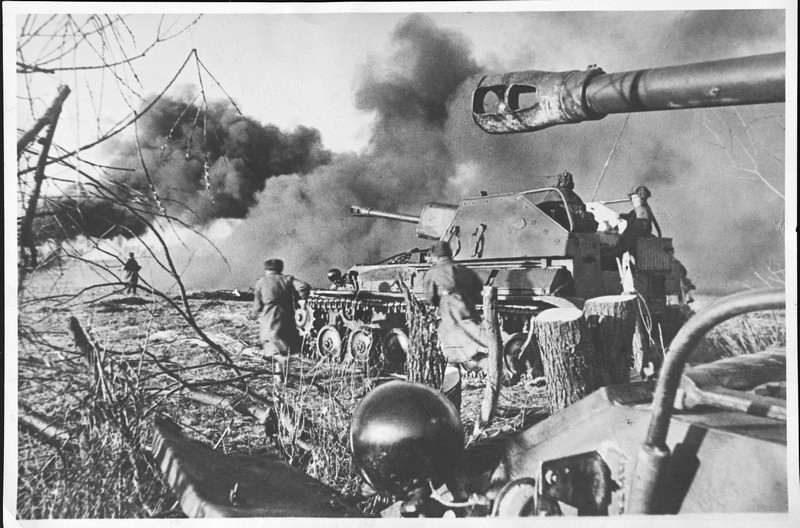 SAU-76 - sowjetische Selbstfahrlafette des Zweiten Weltkrieges foto