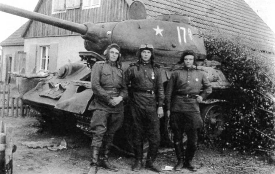 photo WWII USSR T-34-85 of 29th tank corps