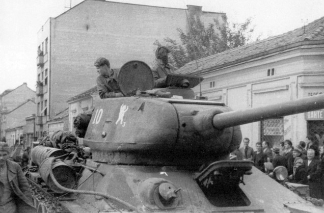 foto ww2 tanks Russian tank T-34-85 bear USSR борт номер 10