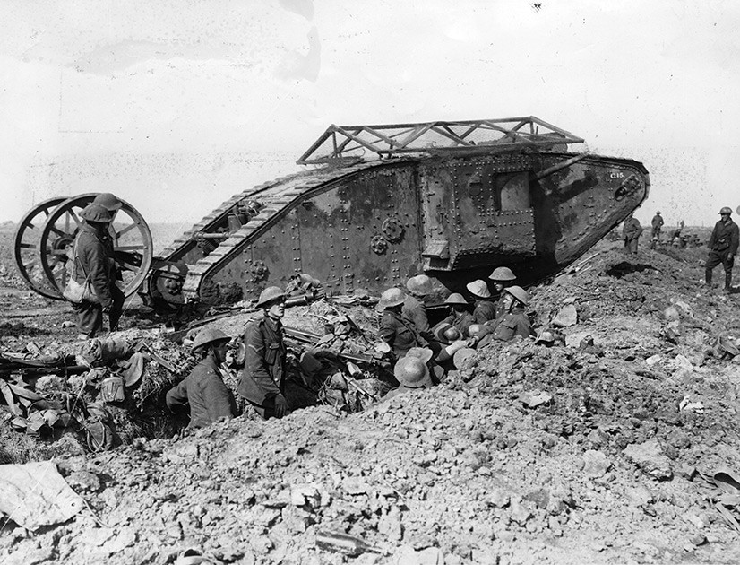 Первоe применение танков произошло 15 сентября 1916 на Сомме. 18 английских Mk.I добились прорыва немецких линий на пятикилометровом фронте на глубину 5км