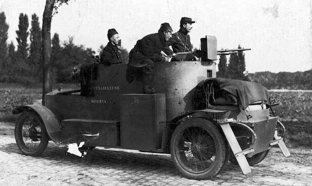 1МВ бронеавтомобиль Минерва (Бельгия): открытый сверху корпус, пулемет за щитом