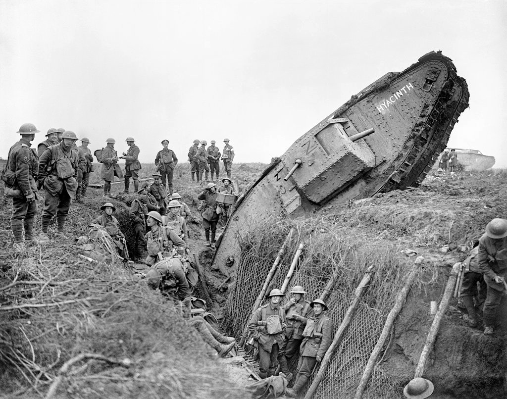 Английские пехотинцы тяжелые танки Mk.IV в 1917 великая война