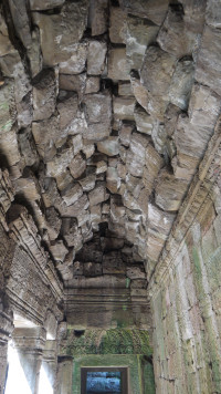 Bayon e o principal templo da antiga cidade khmer de Angkor Thom, Camboja.