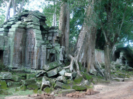 foto photo фото Angkor. Jayavarman VII construi Rajavihara em honra de sua familia. A imagem principal do templo, Prajnaparamita, representando a personificacao da sabedoria, foi modelada na mae do rei.