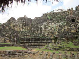 foto photo фото Phimeanakas - the shape of a three tier pyramid as a Hindu temple