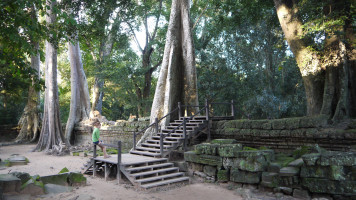 photo Angkor Thom fue la ciudad real intramuros fortificada construida por Jayavarman VII, rey del Imperio jemer, al final del siglo XII