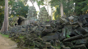 foto Angkor voor en na herstel