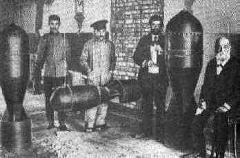 wartime picture - Bombs for the Ilya Murometz S22 bombardmanci