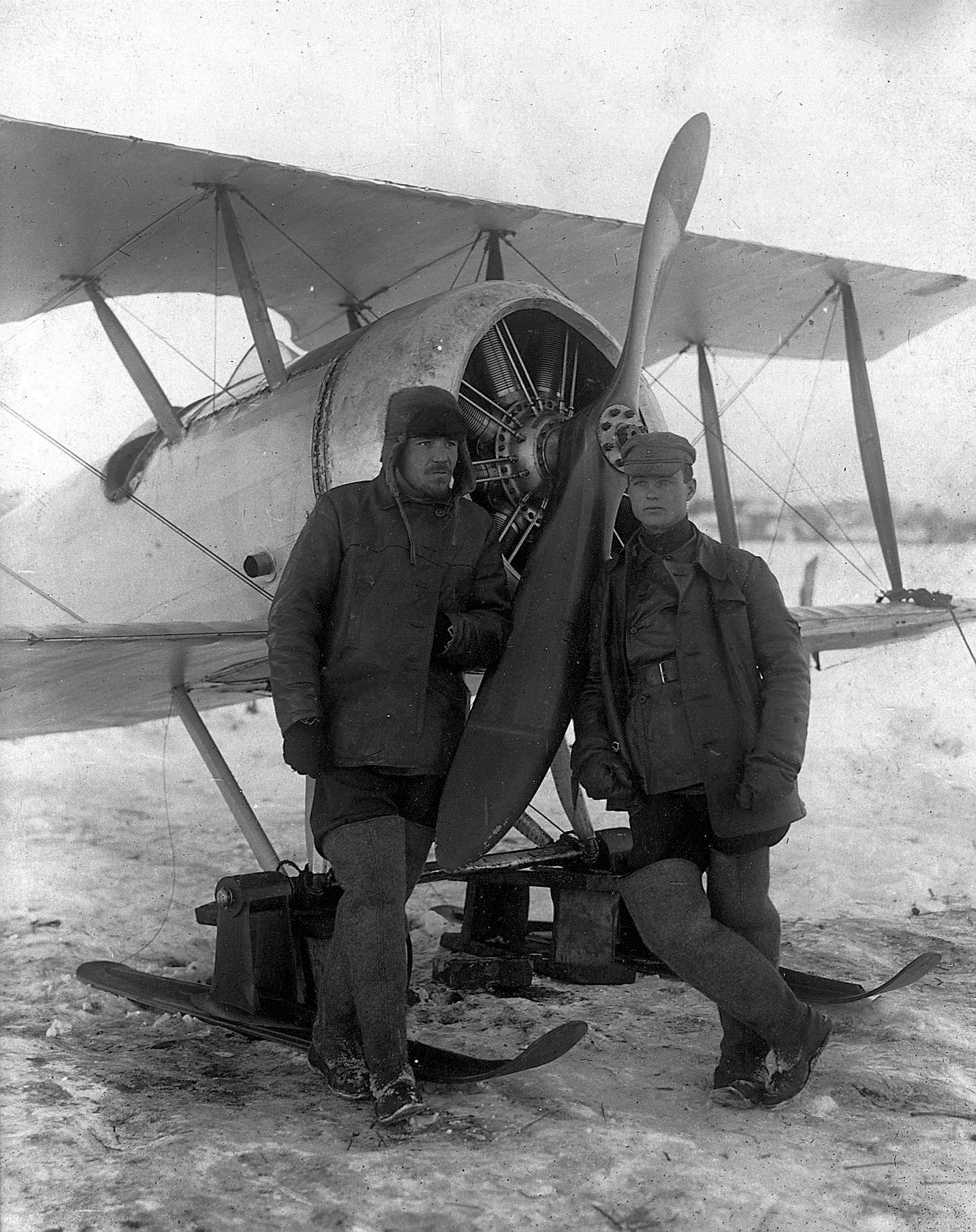 Россиийской императорской армии 1мв истребитель Виккерс FB.19 на лыжах